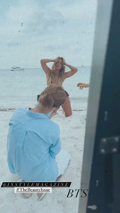 Bikini Cleavage Jennifer Lopez gif