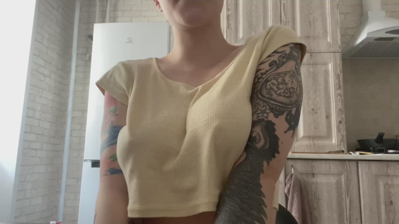 18 yo ?do u love my big tits?custom?sexting?cock rate?deepthroat?dildo?solo?tits