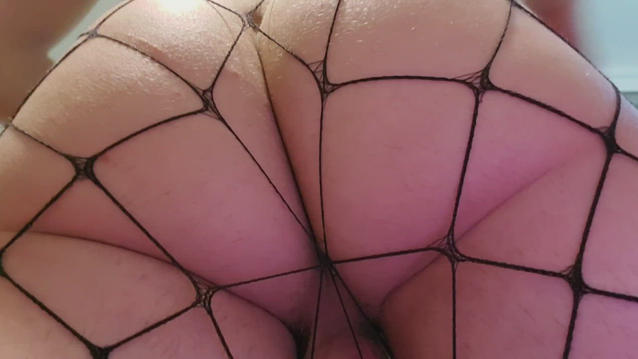 Fuck me through my fishnets ?