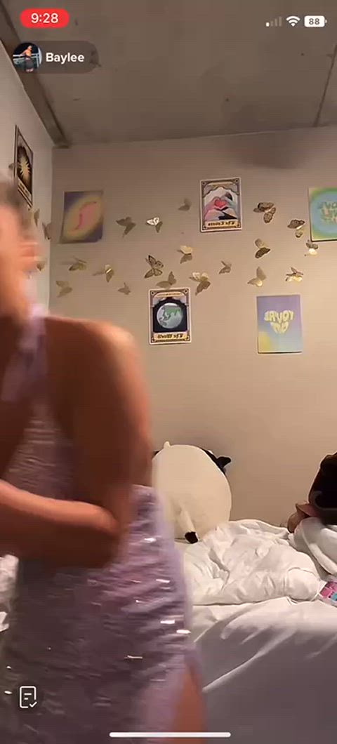 amateur downblouse huge tits milf makeup natural tits tiktok tits gif