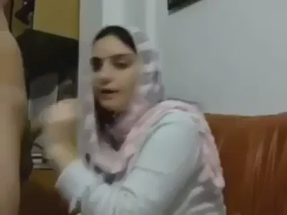 EXTREMELY HORNY HIJABI BABE GIVING AMAZING BLOWJOB TO HER BOYFRIEND [LINK IN COMMENTS]