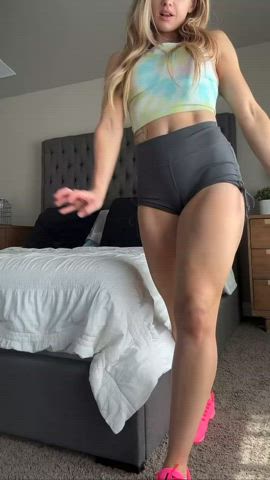 accidental amateur ass big ass blonde camel toe gym leggings milf onlyfans gif