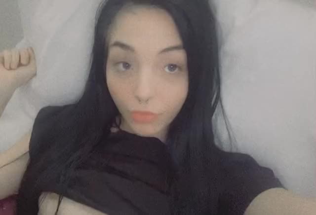 Even with no makeup at all I’m such a bad bitch ??
