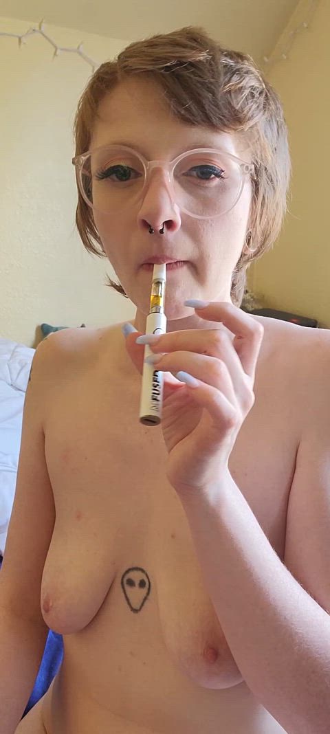 Who wants to smoke with a milf?