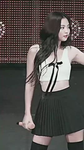 Shit Jennie just like that keep sticking that boobies out for me 🥵🥵🥵👅👅👅