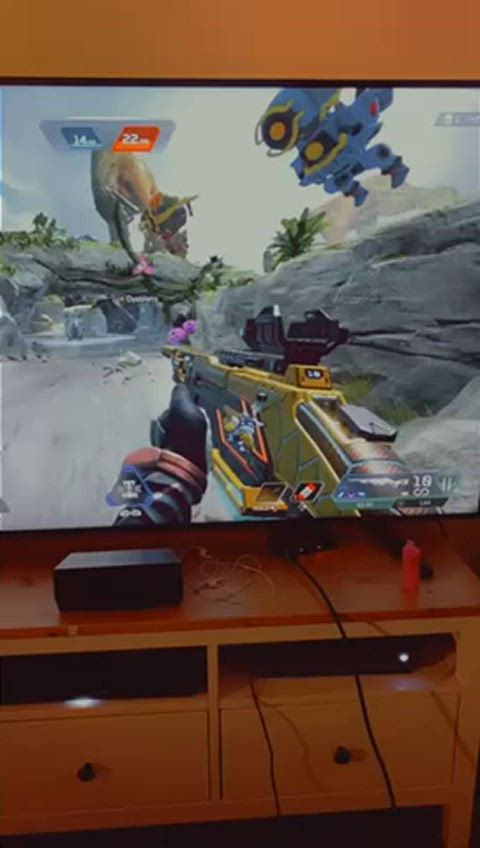 I try to play Apex while my wife sucks my dick, my team loses but she has an orgasm