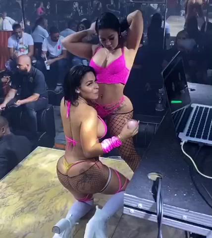 Latina Bimbos on Stage 🎀🍑