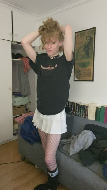 Femboy skirt goes weeeeeeee