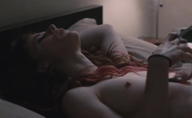 Celebrity Natural Tits Rose Leslie gif