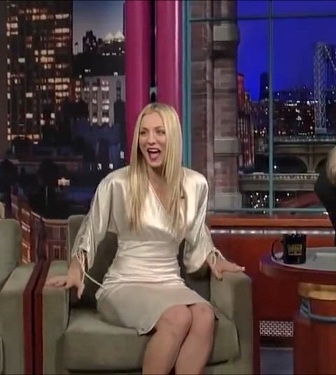 blonde celebrity kaley cuoco legs gif