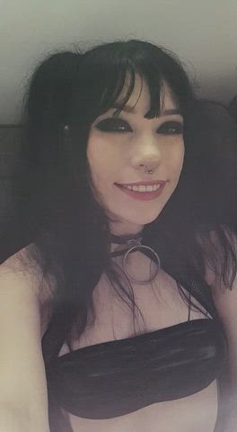 [Reddit] My cute gf needs a new job, suggest nasty or kinky jobs she should do and