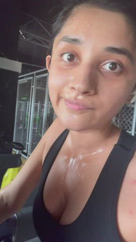 Kanika Mann being all sweaty!