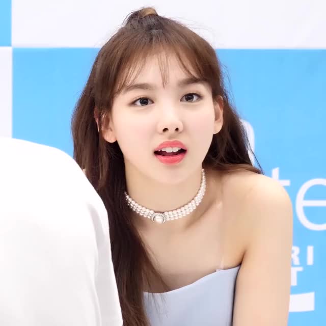 Nayeon Tongue