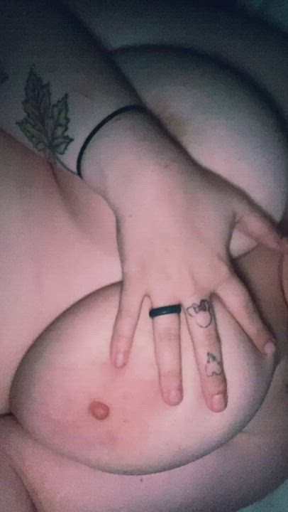 Pink nipples! Cum on em daddy 🥵☺️