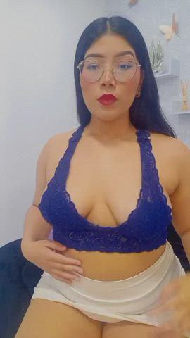 big nipples big tits boobs bouncing tits colombian glasses latina venezuelan gif