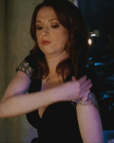 Boobs Celebrity Ellie Kemper gif