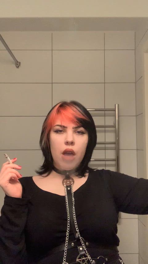 More smokey content for you 🖤🚬🖤