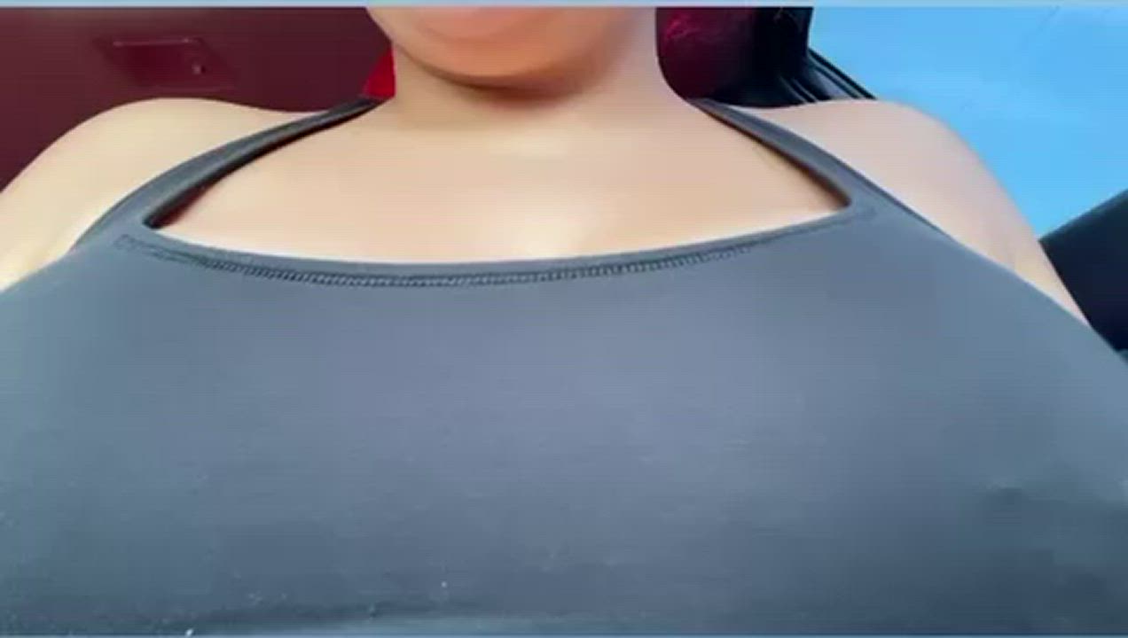 First titty drop 🥰