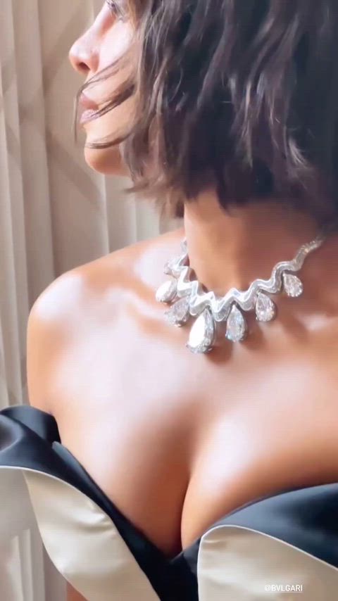 asian ass big tits milf natural tits priyanka chopra tits celebs gif