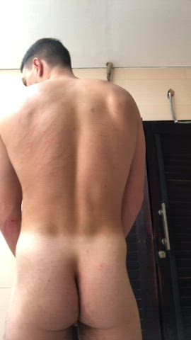 Would you scratch my back ?