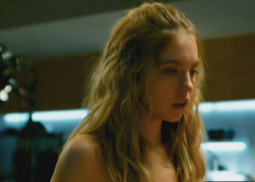 Sydney sweeney in The Voyeurs