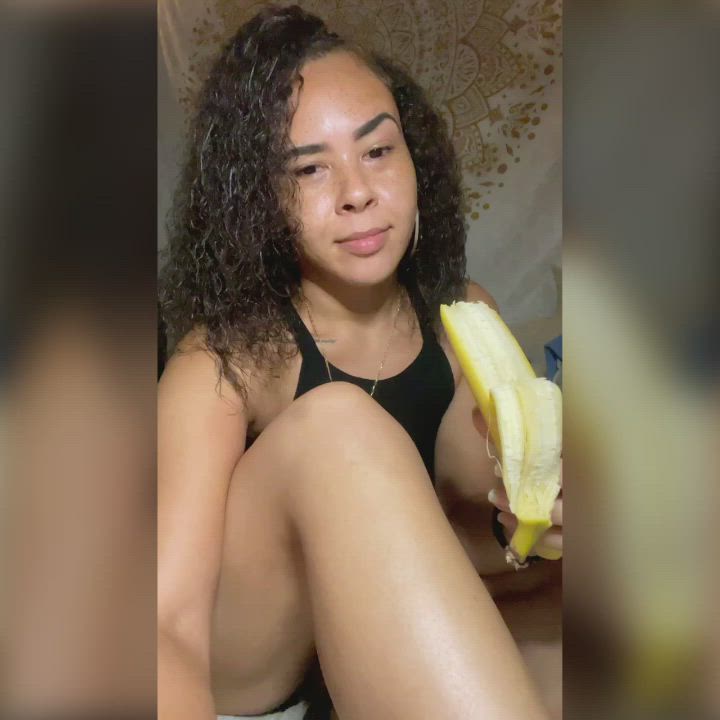 Watch me suck this cute banana 🍌 🍯 [oc] [f]