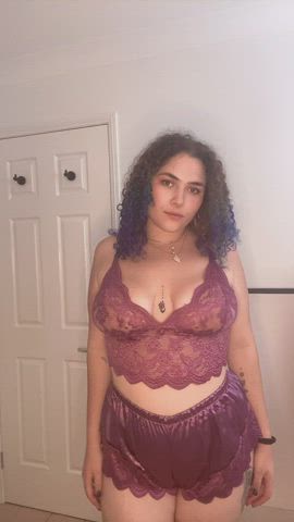 curly hair curvy tits titty drop boobs titty-drop gif