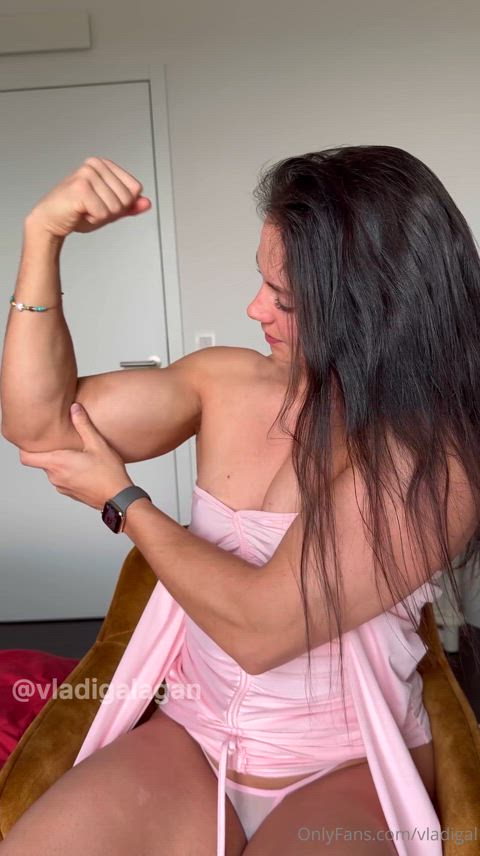 bodybuilder muscles muscular girl muscular milf gif