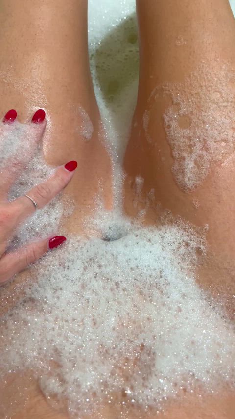 bath bathtub fingering hairy hairy pussy nails reveal short hair solo underwater