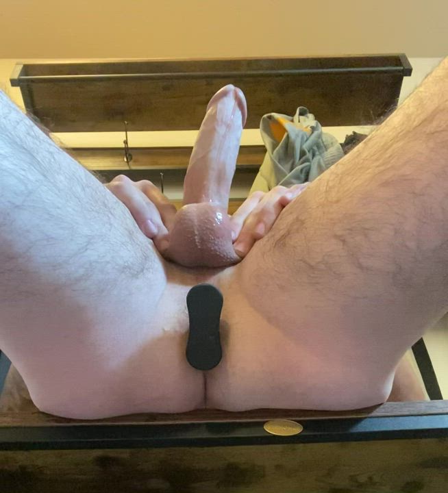 Love cumming with my plug in?