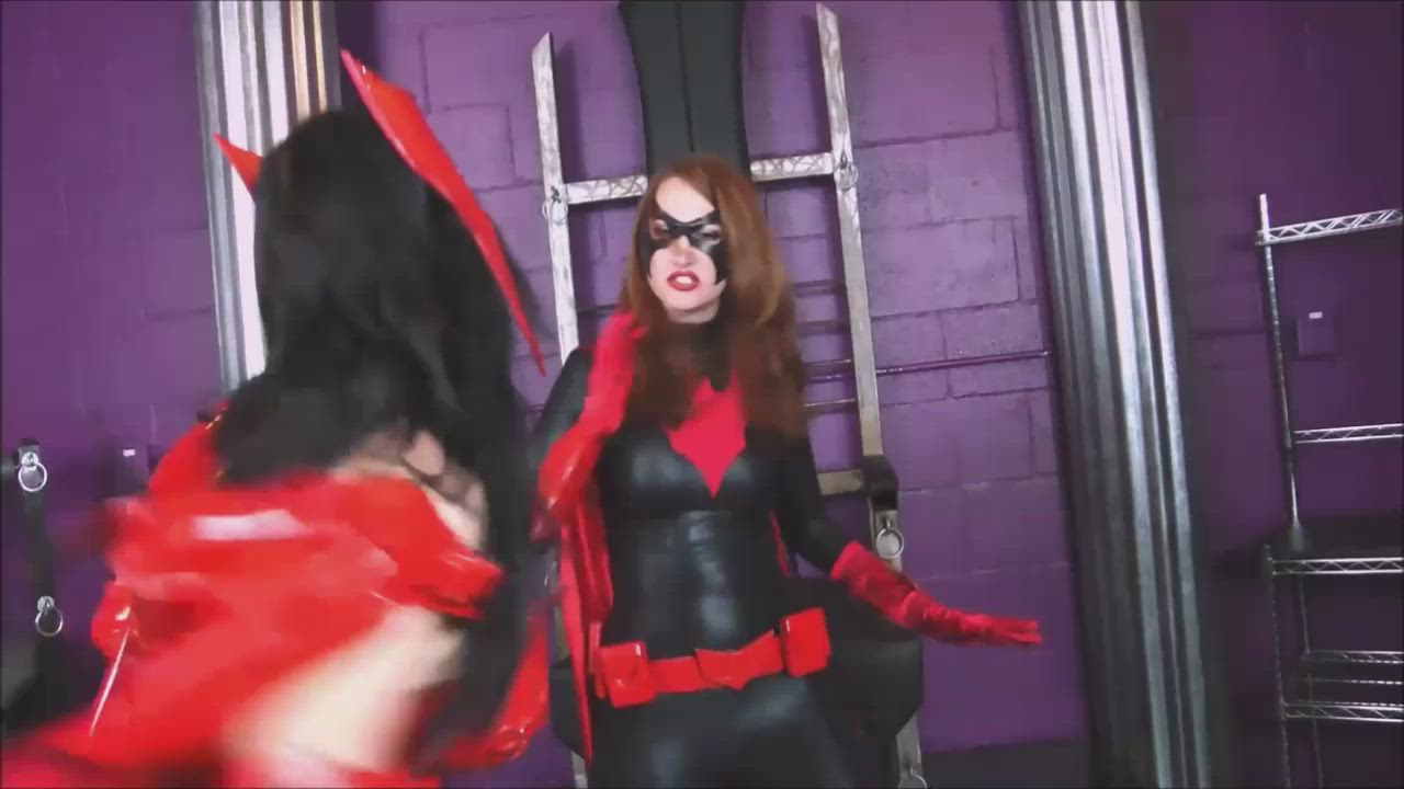 Scarlet Witch vs Batwoman - gif