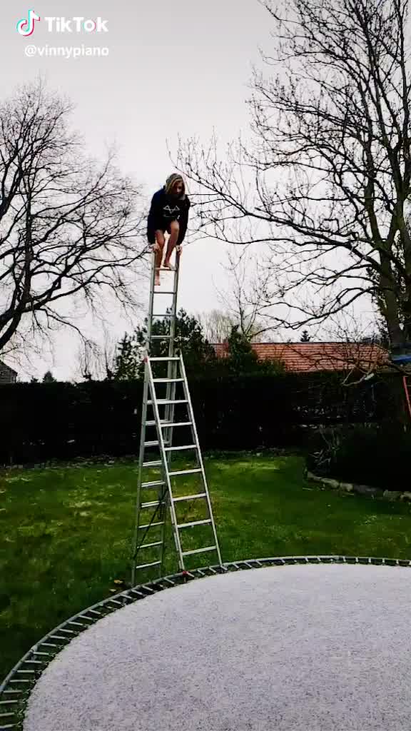 Osterferien? #foryou #snow #viral #fürdich #trampolin #foryoupage #vinnypiano