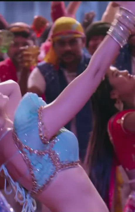 Nora Fatehi is so hot 🥵