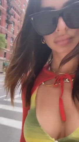 cleavage emily ratajkowski natural tits gif