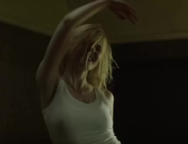 Elle Fanning - Pokies