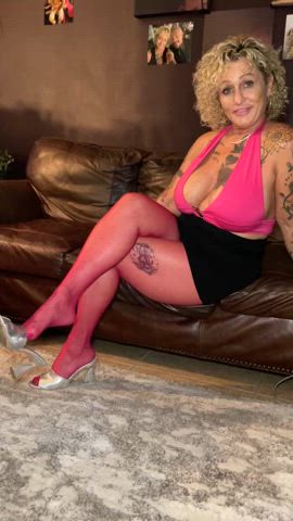 Come, enjoy my pink pantyhose