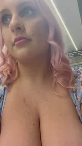 australian big tits exhibitionist flashing ghost nipples huge tits public sp00kytitties