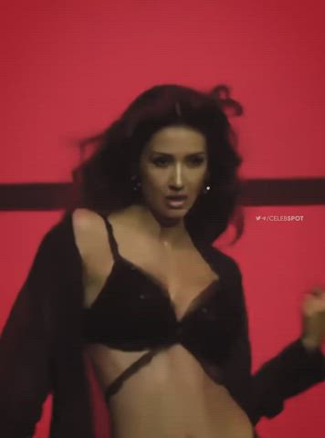 Hot Disha Patani setting the stage on fire