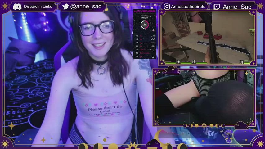 Petite teen gamergirl flashing her pussy while streaming