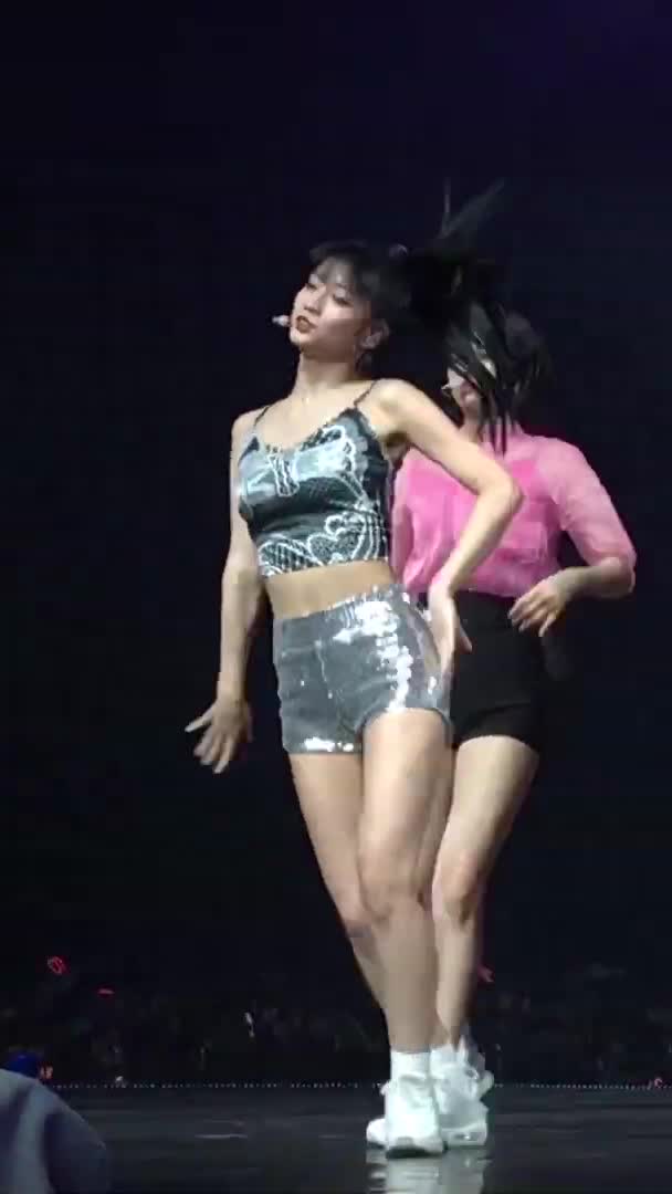 190817 TWICE Momo 트와이스 쯔위 Ooh-Ahh하게-TT - TWICELIGHTS in Kuala Lumpur