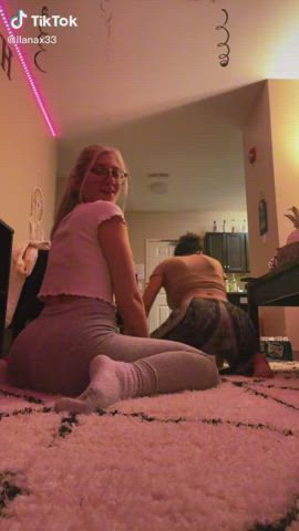 friends jiggling nerd pawg twerking gif