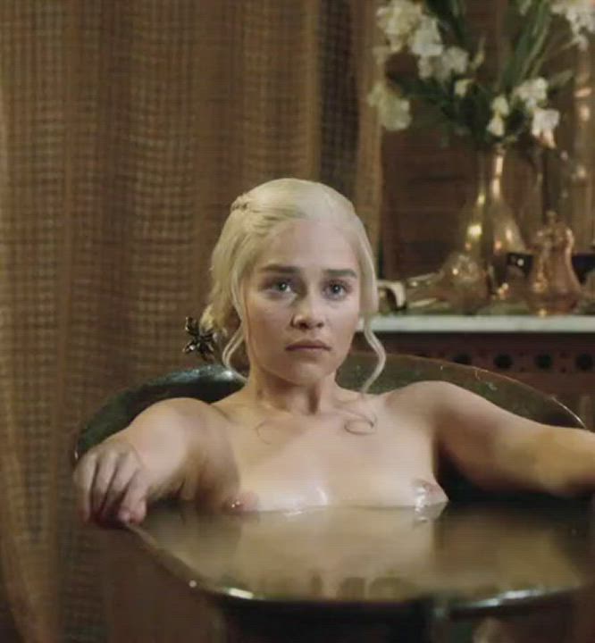 Bath Celebrity Emilia Clarke Natural Tits Nude Small Tits Wet gif