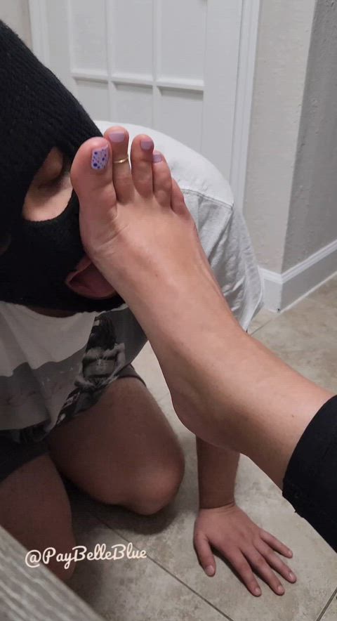 Good boy worshipping my feet