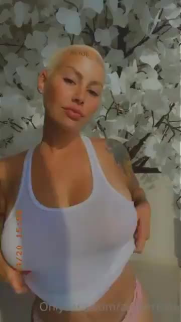 Amber rose