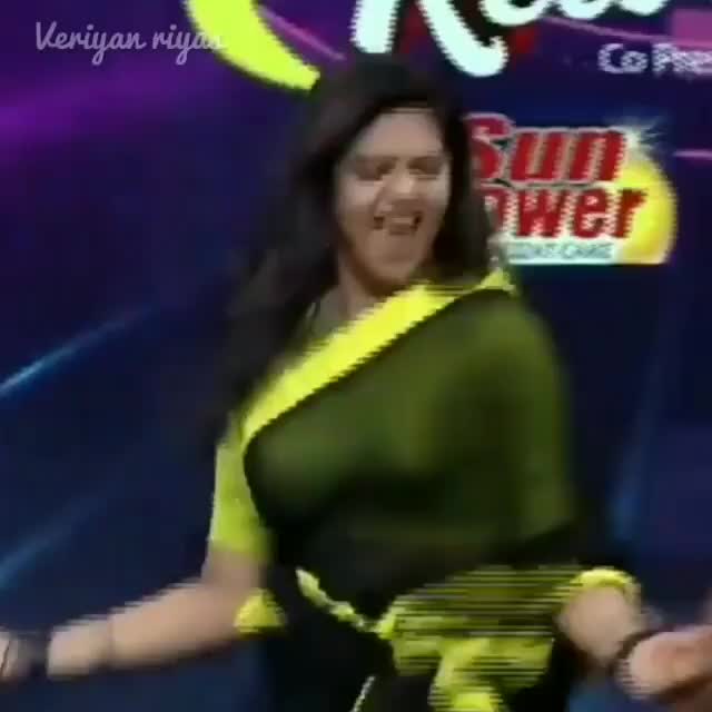sreemukhi boobshake