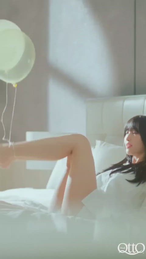 Who wanna Worship Momo's Feet ?