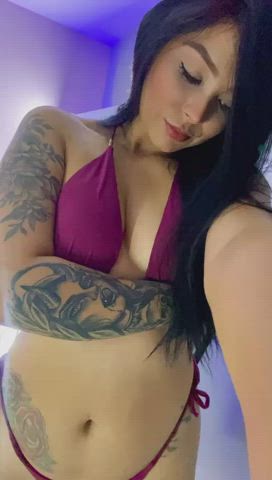 bongacams camsoda camgirl chaturbate latina lingerie model sensual webcam gif