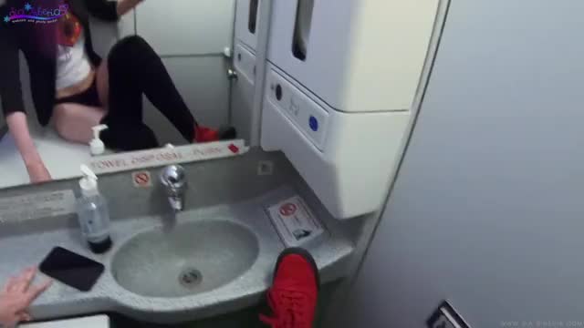 Jerking off my pussy in the airplane and cum Sia Siberia
