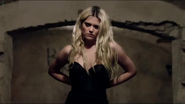 Sky Ferreira - Lords of Chaos (shorter)