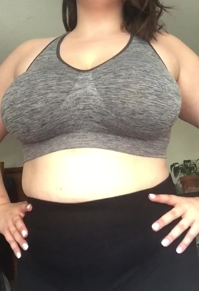 This sports bra was made for some lil boobies ?